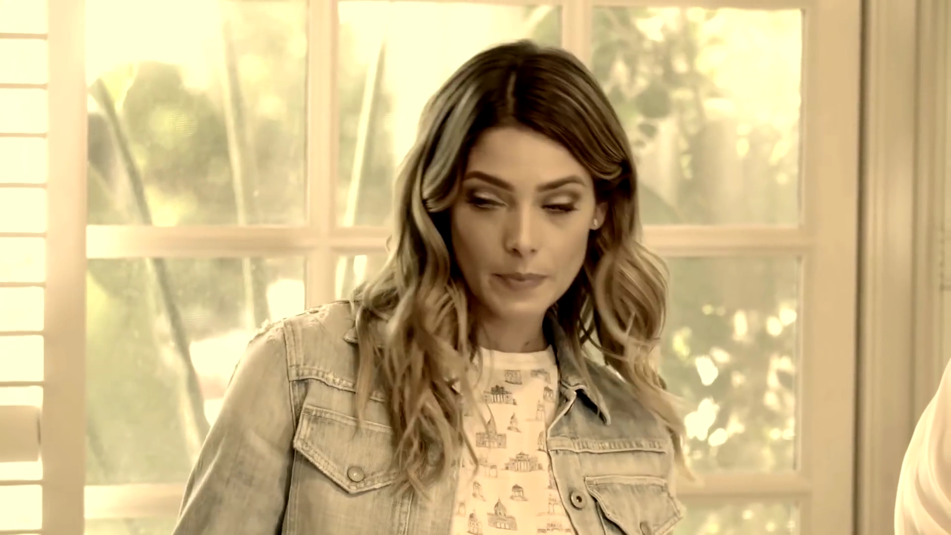 Ashley-Greene-dot-nl_DesignTherapy2x04GoodVibesOnly0044.jpg