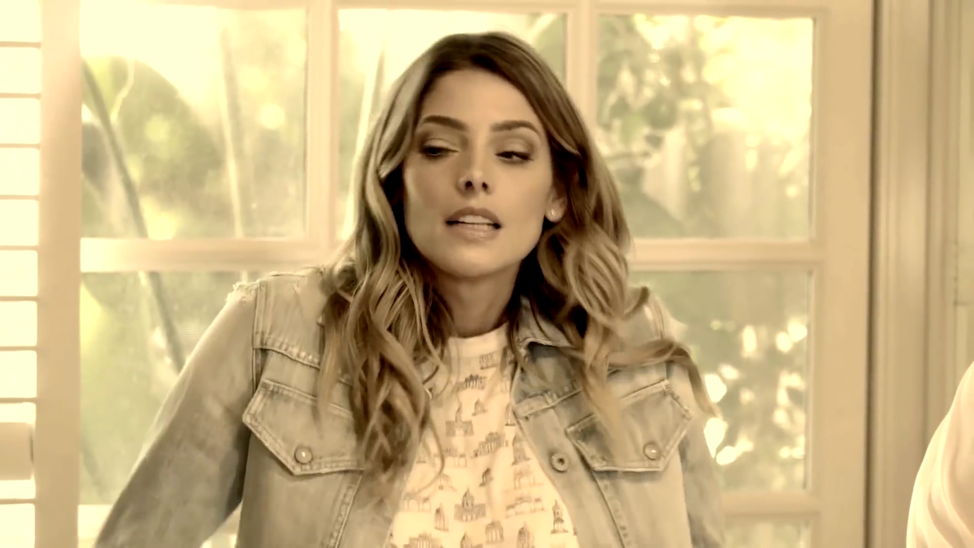 Ashley-Greene-dot-nl_DesignTherapy2x04GoodVibesOnly0045.jpg