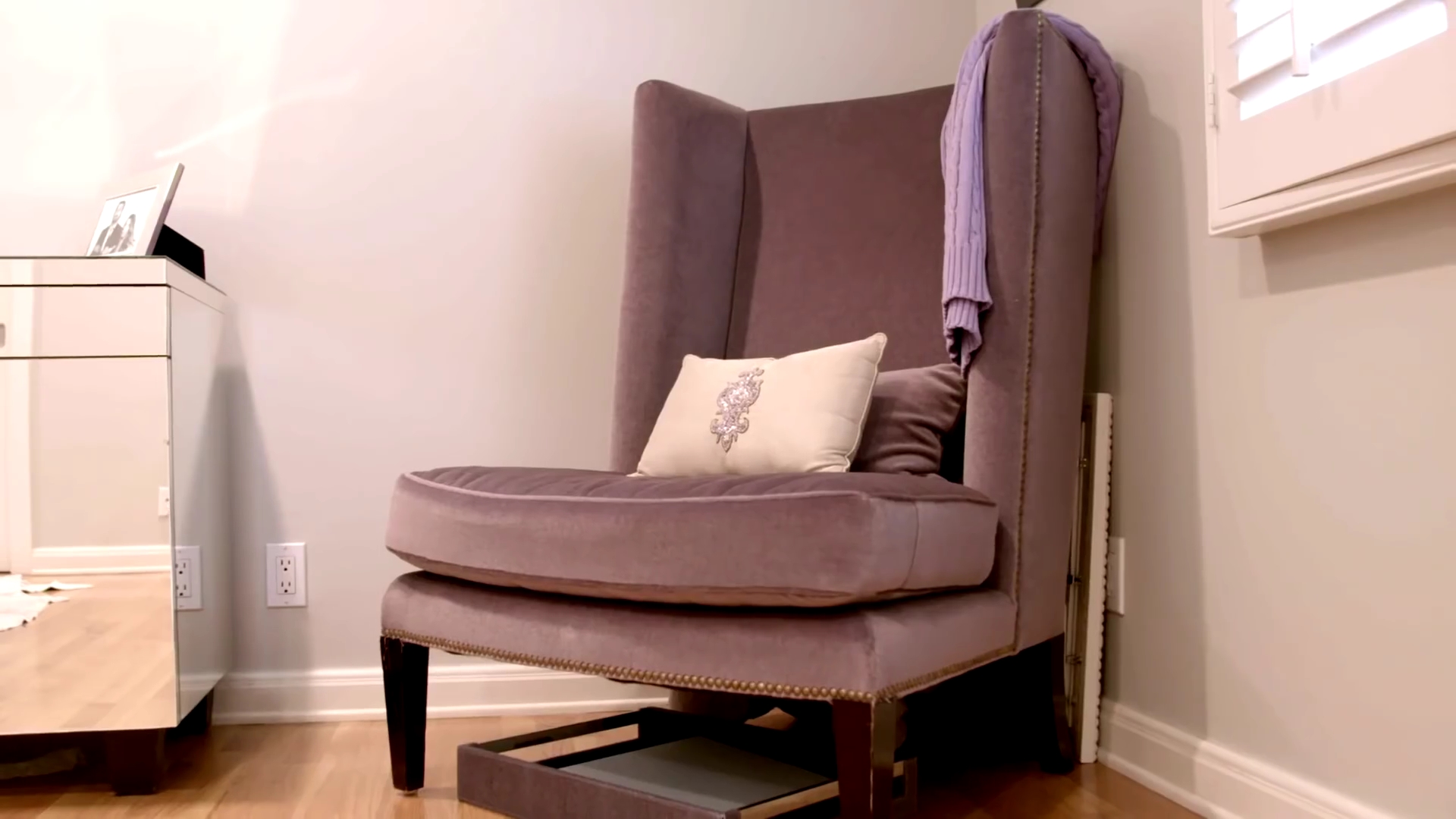 Ashley-Greene-dot-nl_DesignTherapy2x04GoodVibesOnly0144.jpg