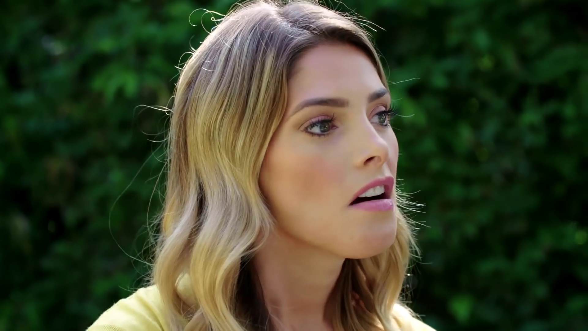 Ashley-Greene-dot-nl_DesignTherapy2x04GoodVibesOnly0278.jpg
