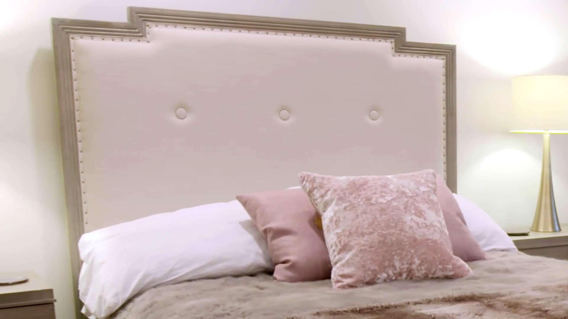 Ashley-Greene-dot-nl_DesignTherapy2x050498.jpg