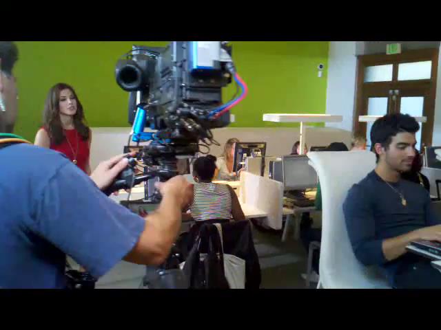 Ashley-Greene_dot_nl-FashionForwardMakingIt-BehindtheScenes00011.jpg Ashley-Greene_dot_nl-FashionForwardMakingIt-BehindtheScenes00011.jpg