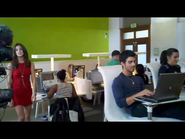 Ashley-Greene_dot_nl-FashionForwardMakingIt-BehindtheScenes00013.jpg Ashley-Greene_dot_nl-FashionForwardMakingIt-BehindtheScenes00013.jpg