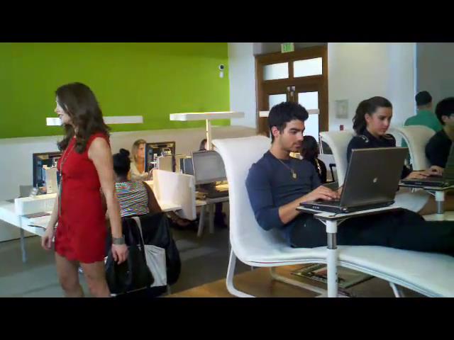 Ashley-Greene_dot_nl-FashionForwardMakingIt-BehindtheScenes00017.jpg Ashley-Greene_dot_nl-FashionForwardMakingIt-BehindtheScenes00017.jpg