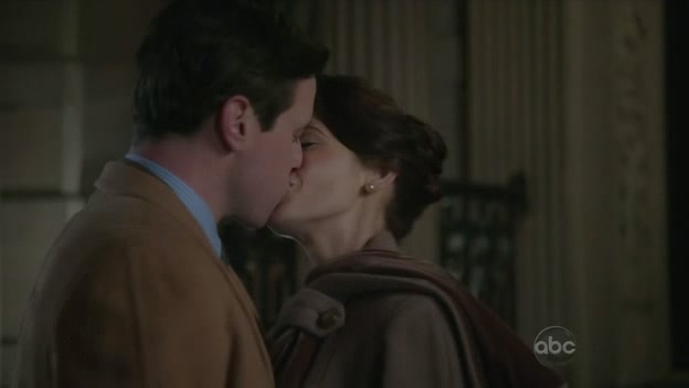 Ashley-Greene-dot-nl_PanAm2x10SecretAndLies0219.jpg