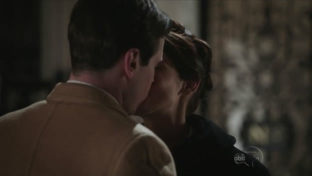 Ashley-Greene-dot-nl_PanAm2x10SecretAndLies1624.jpg