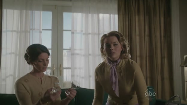 Ashley-Greene-dot-nl_PanAm1x121029.jpg