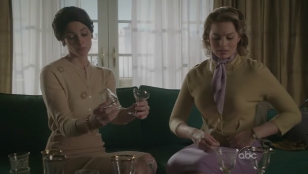 Ashley-Greene-dot-nl_PanAm1x121031.jpg