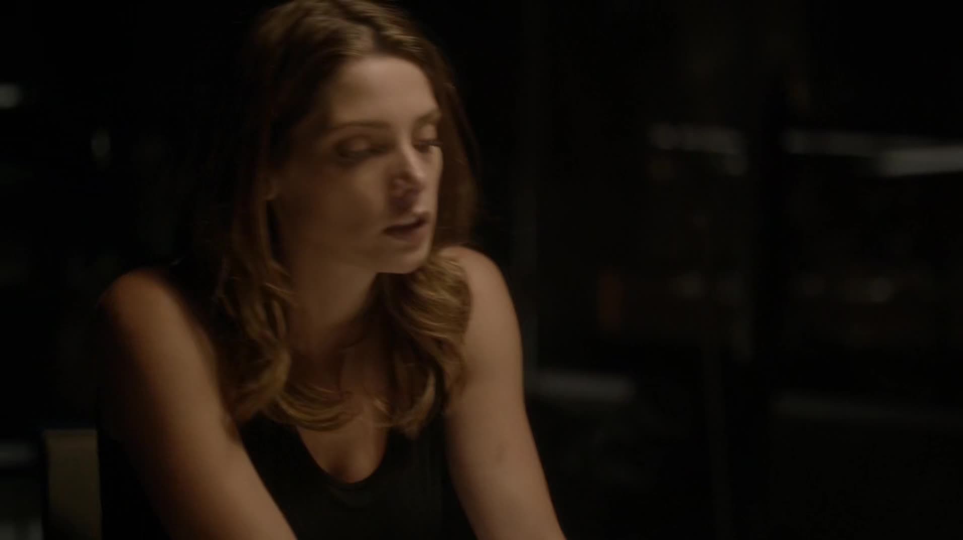 Ashley-Greene-dot-NL_Rouge3x1300035.jpg