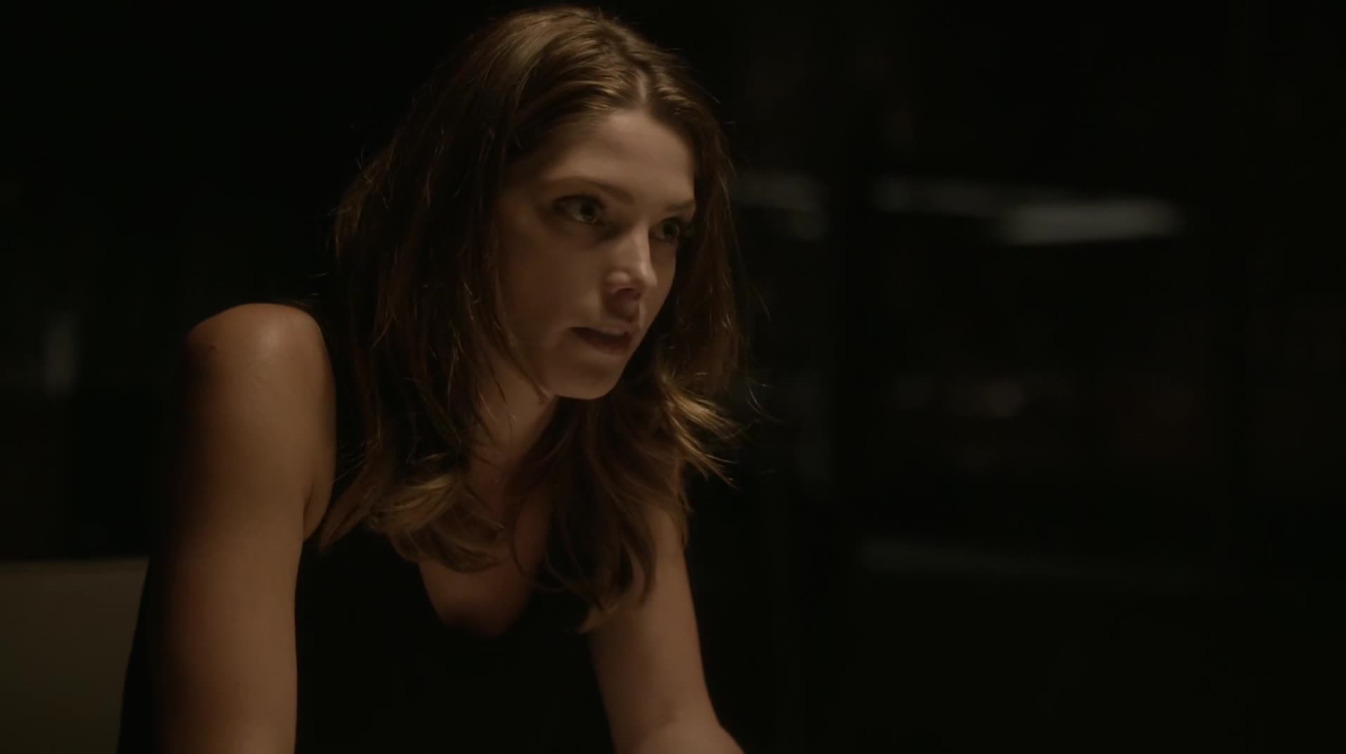 Ashley-Greene-dot-NL_Rouge3x1300060.jpg