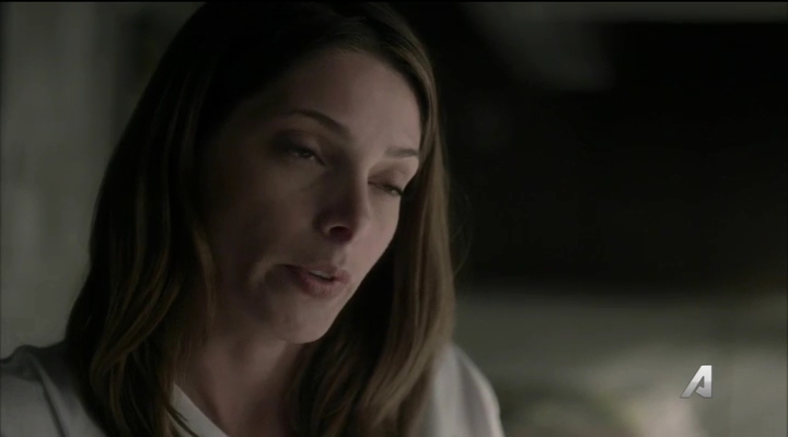 Ashley-Greene-dot_nl-Rogue3x14-0808.jpg