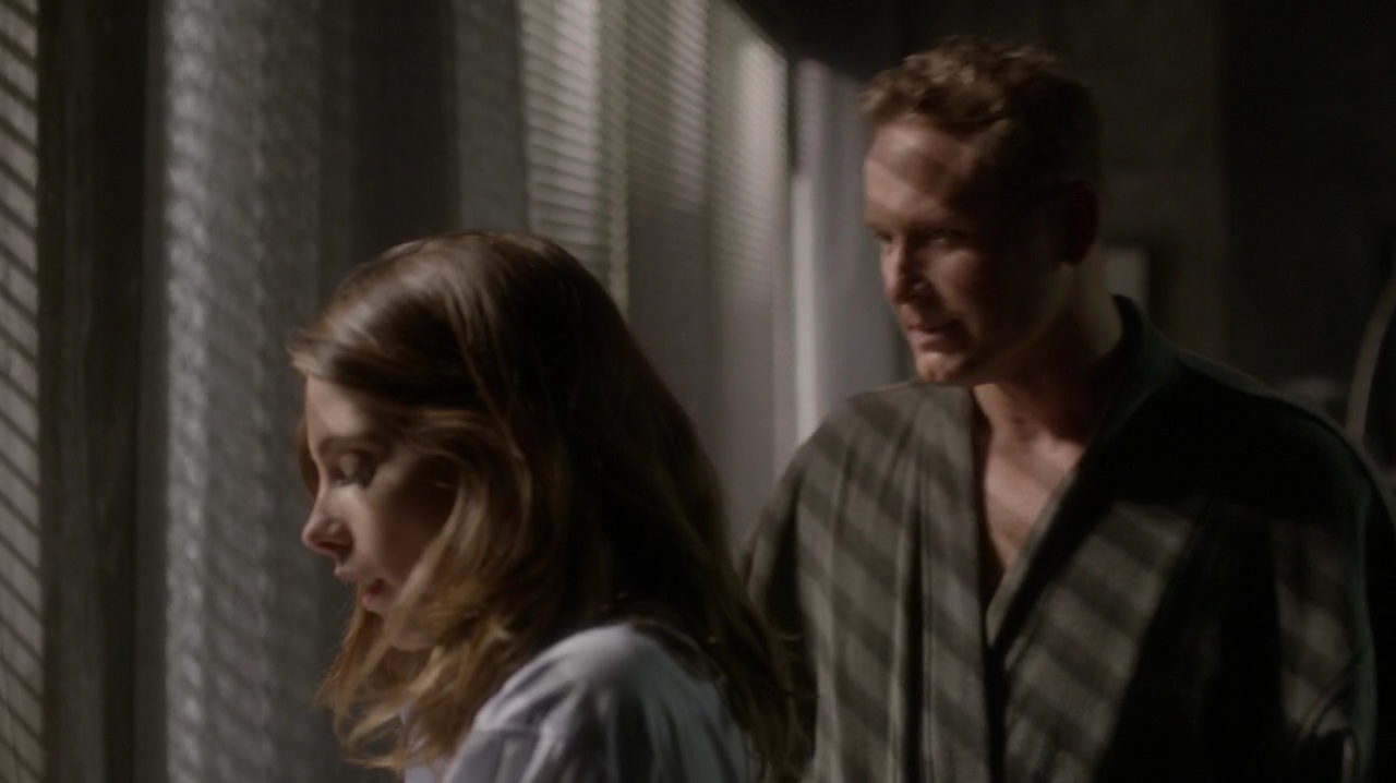 Ashley-Greene-dot-NL_Rogue3x15-1065.jpg
