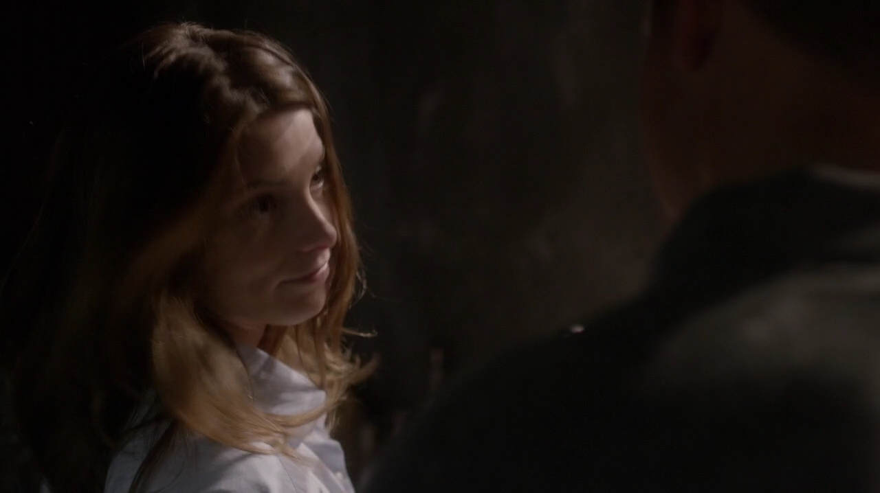 Ashley-Greene-dot-NL_Rogue3x15-1067.jpg
