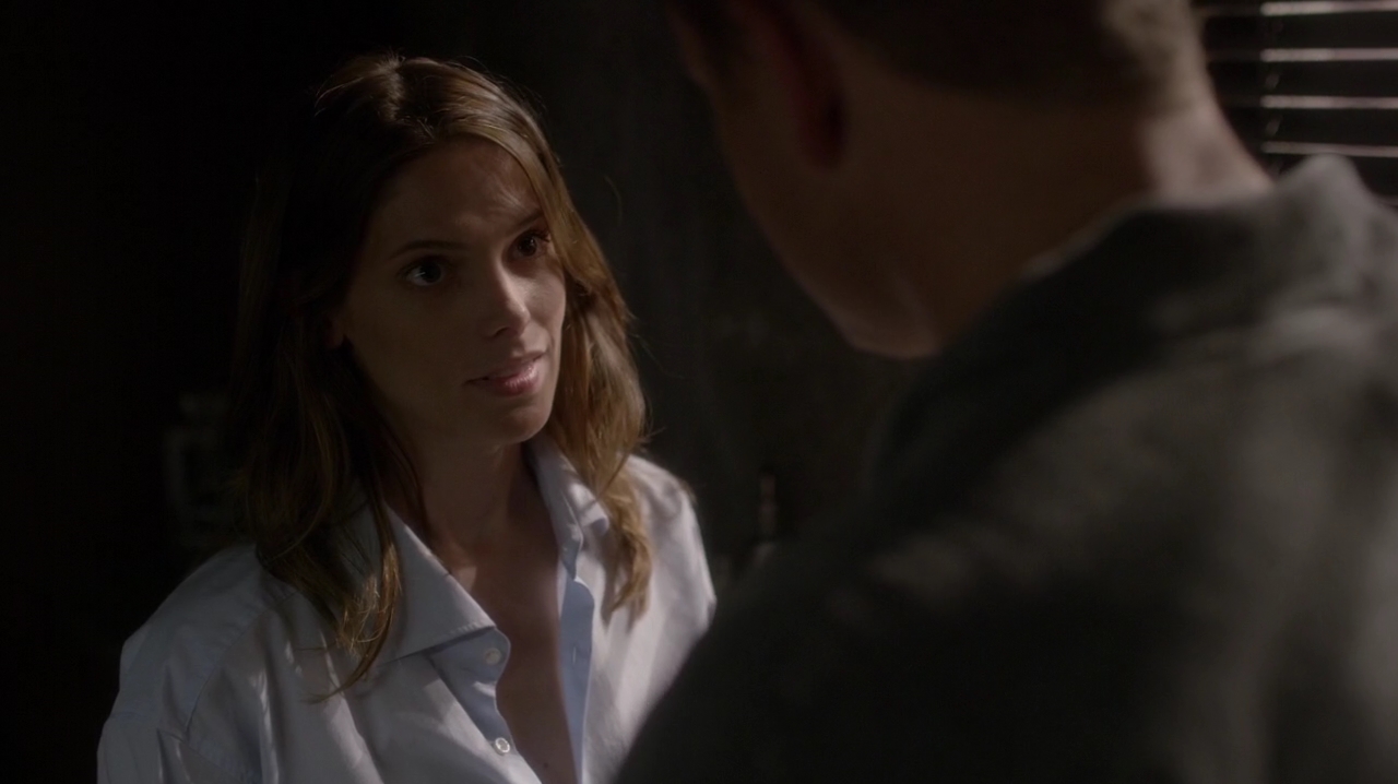 Ashley-Greene-dot-NL_Rogue3x15-1077.jpg