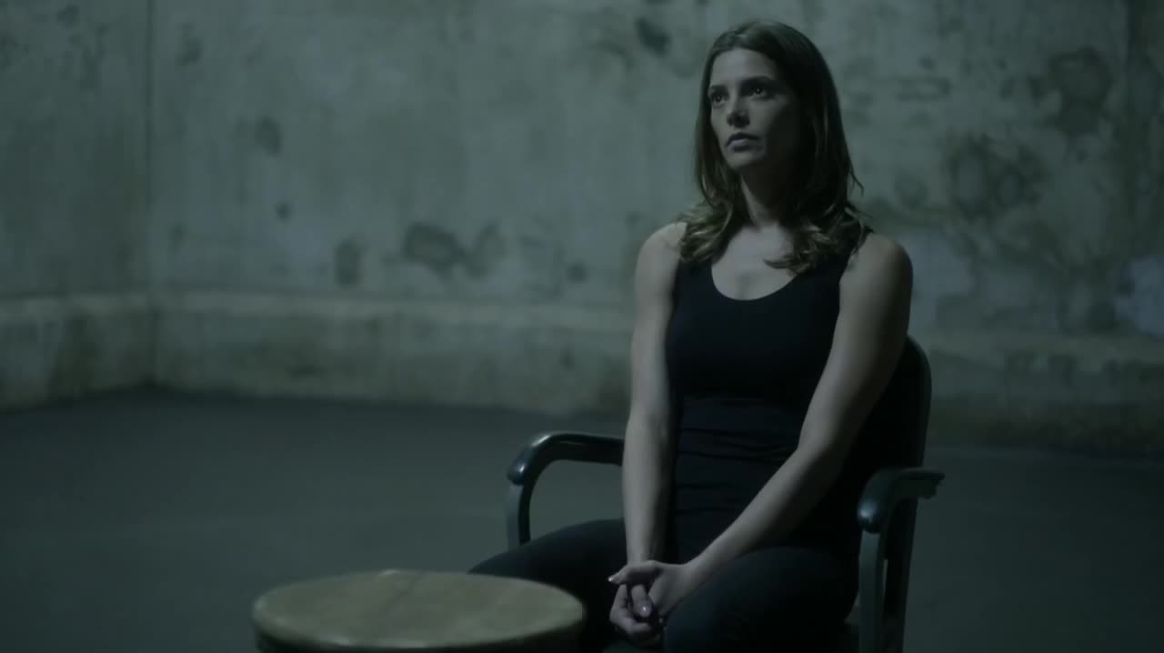 Ashley-Greene-dot-NL-Rouge3x18-00059.jpg