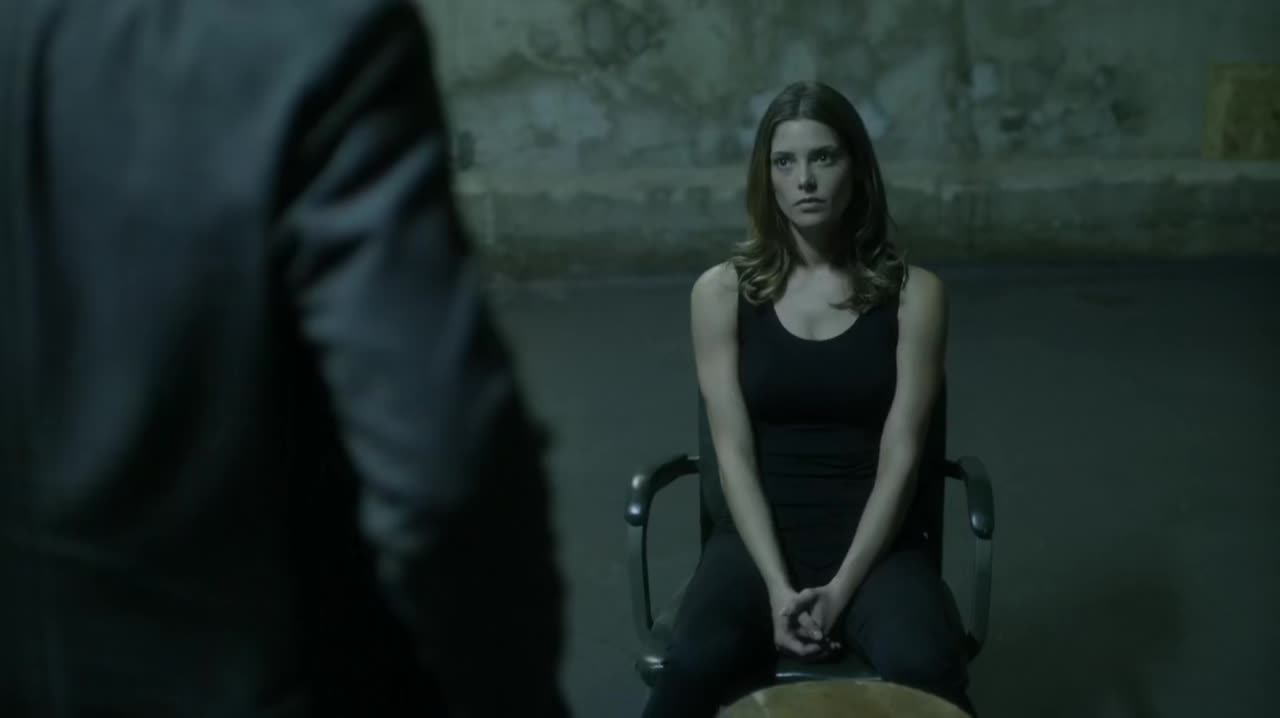 Ashley-Greene-dot-NL-Rouge3x18-00060.jpg
