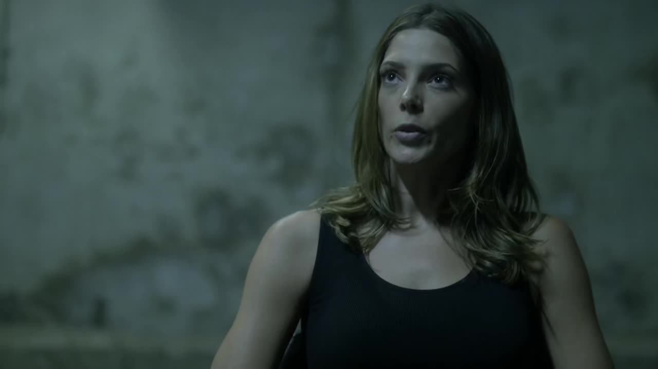 Ashley-Greene-dot-NL-Rouge3x18-00082.jpg