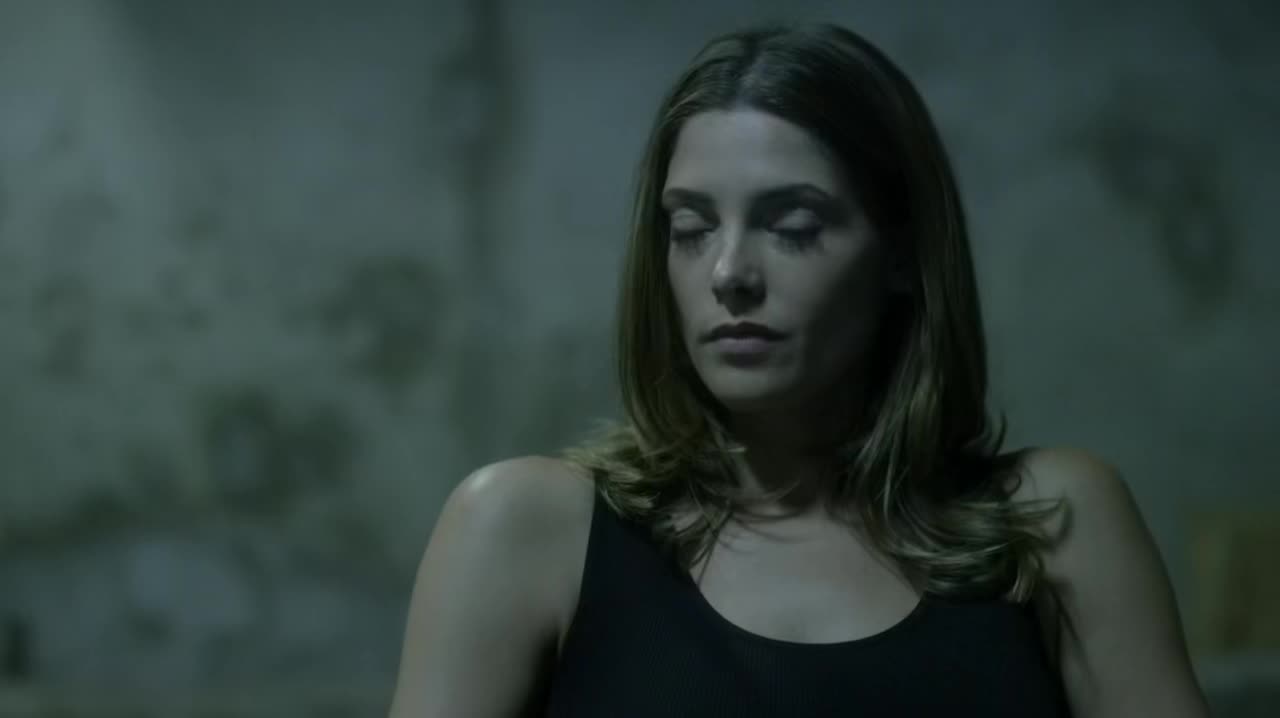 Ashley-Greene-dot-NL-Rouge3x18-00099.jpg