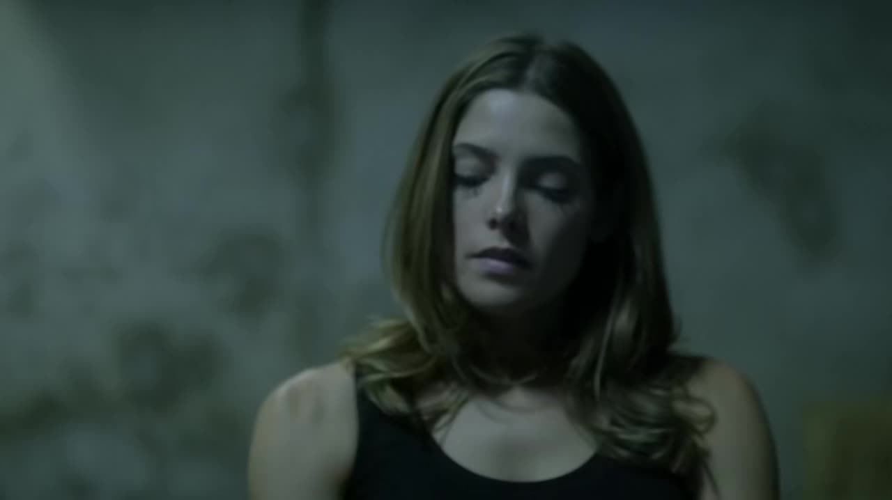 Ashley-Greene-dot-NL-Rouge3x18-00108.jpg