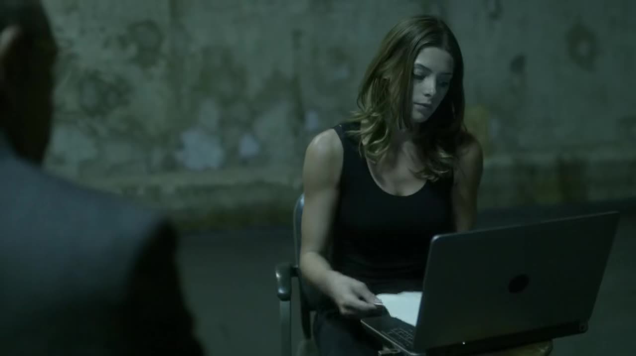 Ashley-Greene-dot-NL-Rouge3x18-00110.jpg
