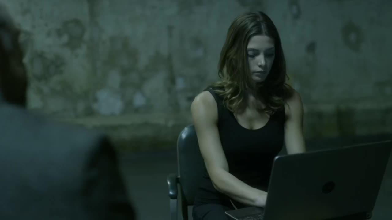 Ashley-Greene-dot-NL-Rouge3x18-00111.jpg