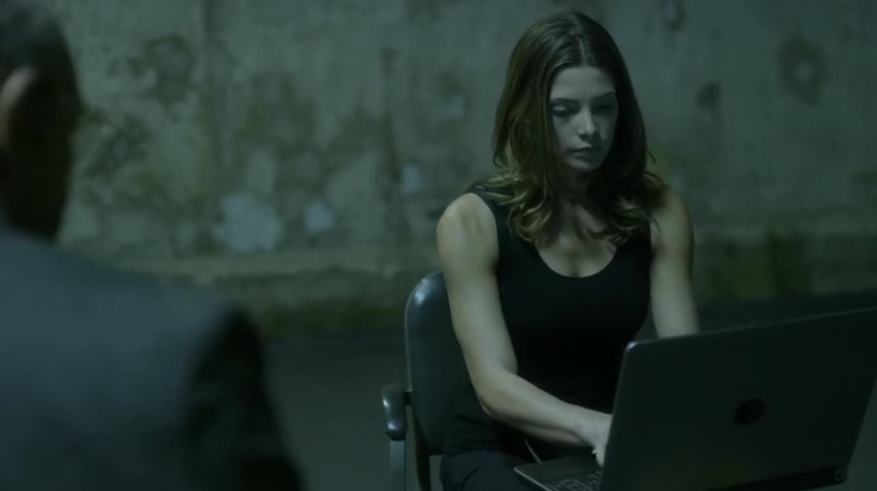 Ashley-Greene-dot-NL-Rouge3x18-00112.jpg