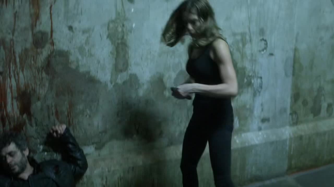 Ashley-Greene-dot-NL-Rouge3x18-00119.jpg