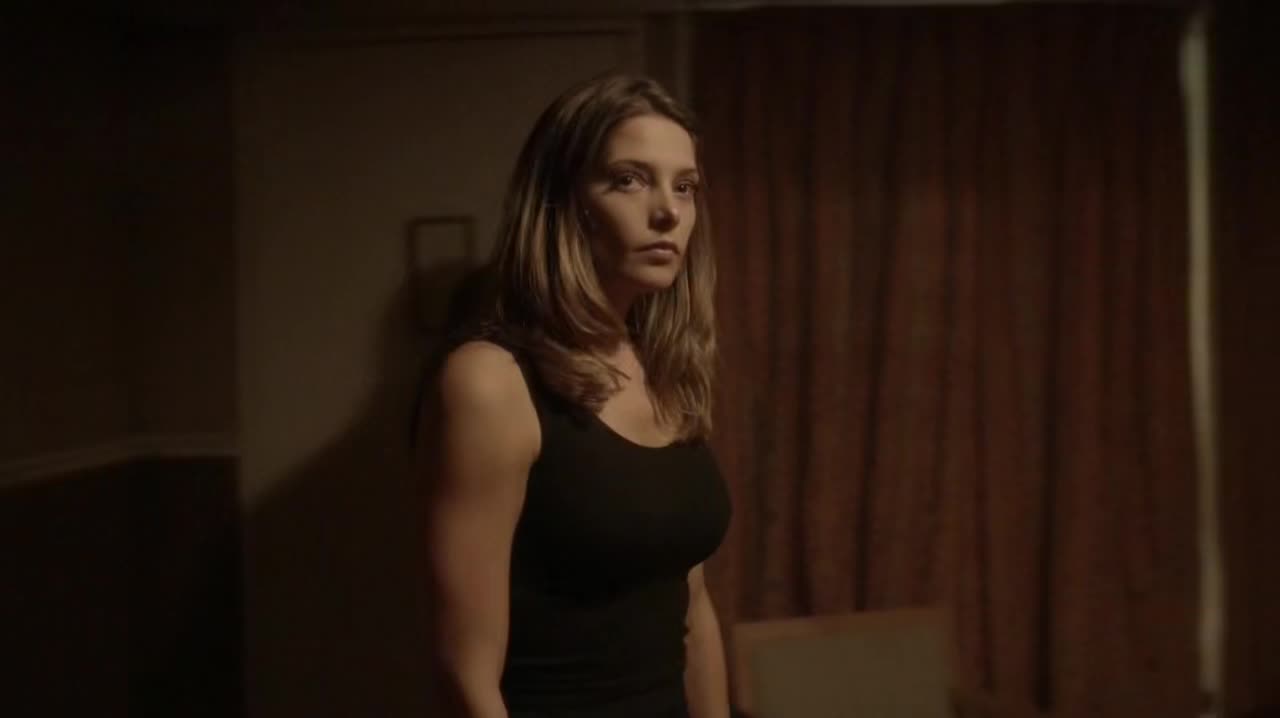 Ashley-Greene-dot-NL-Rouge3x18-00185.jpg