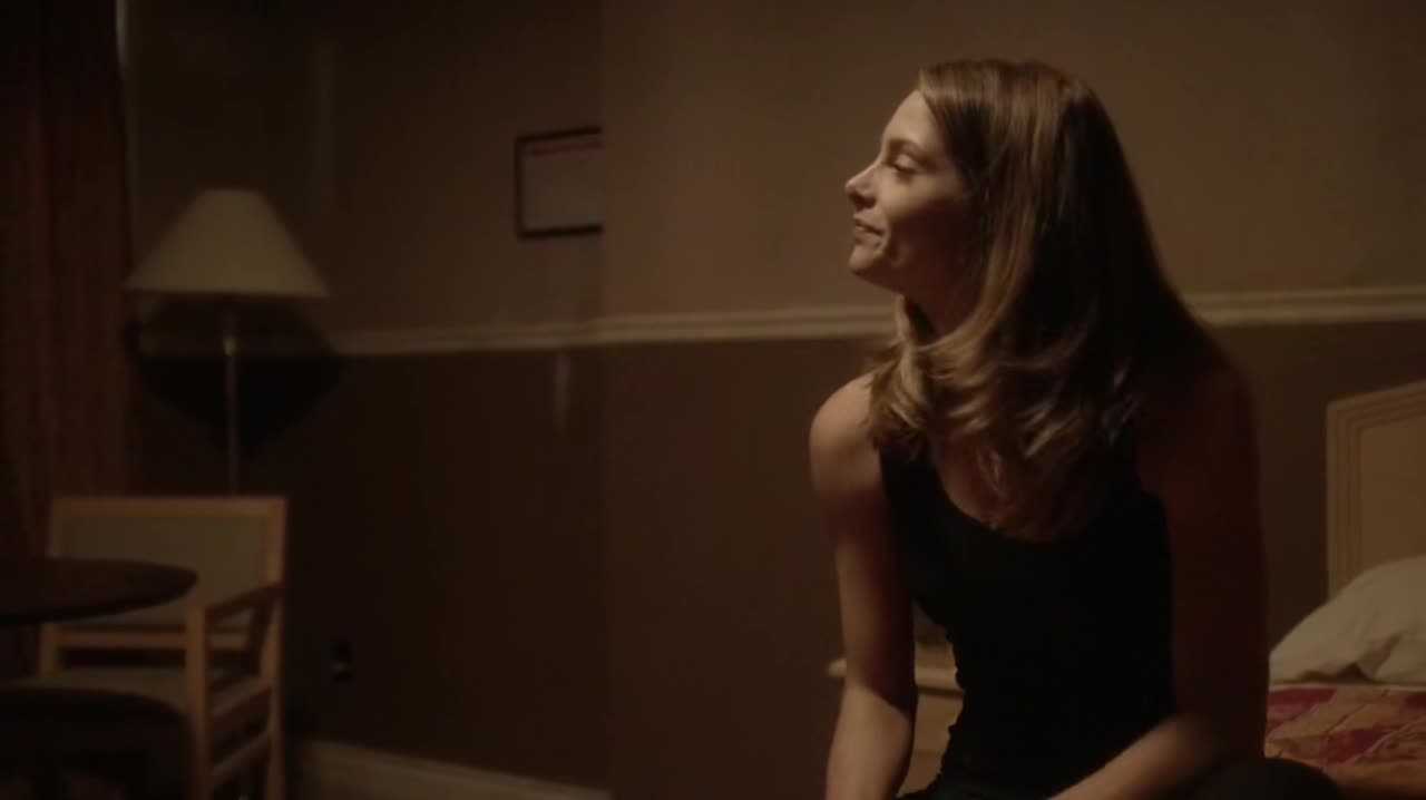 Ashley-Greene-dot-NL-Rouge3x18-00191.jpg