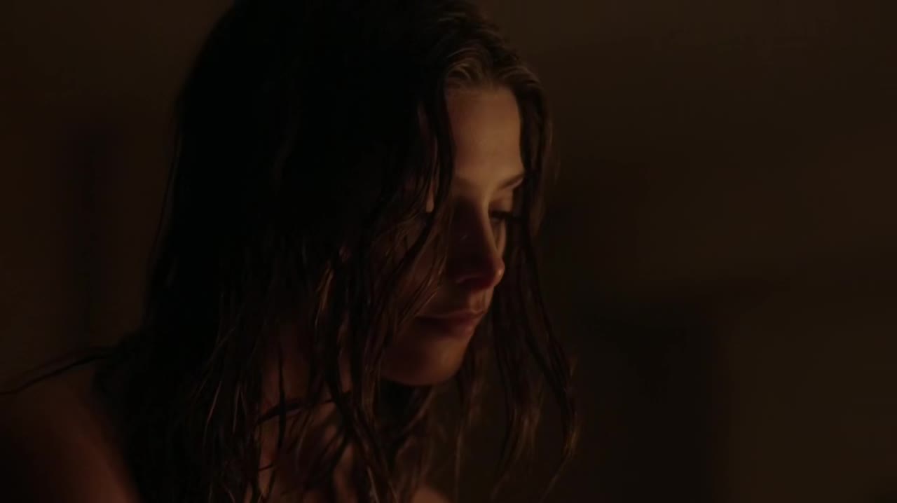 Ashley-Greene-dot-NL-Rouge3x18-00242.jpg