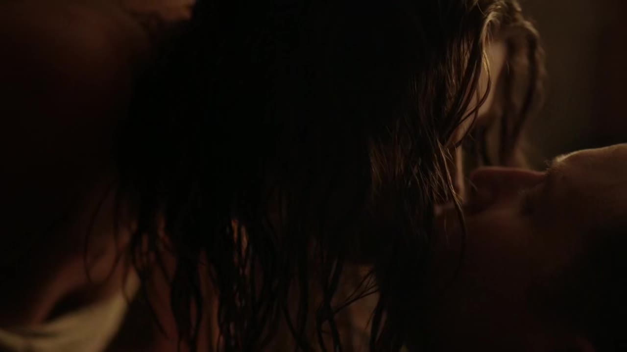 Ashley-Greene-dot-NL-Rouge3x18-00247.jpg