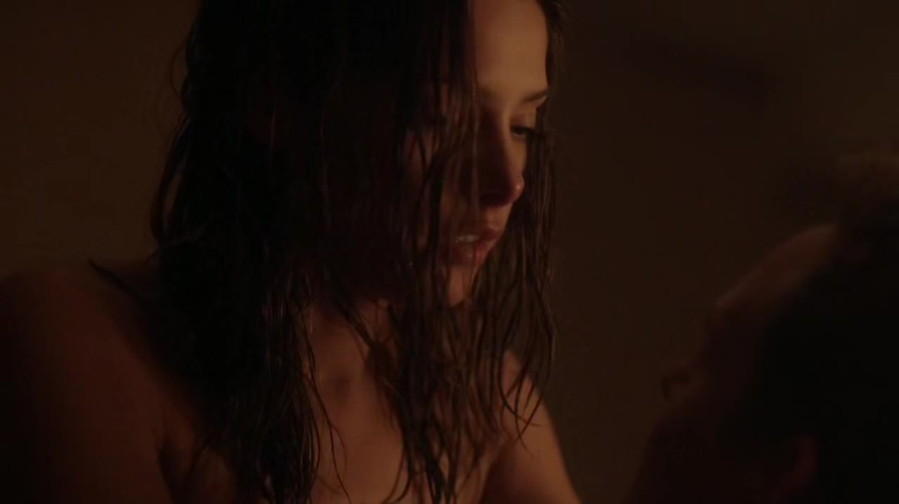 Ashley-Greene-dot-NL-Rouge3x18-00269.jpg