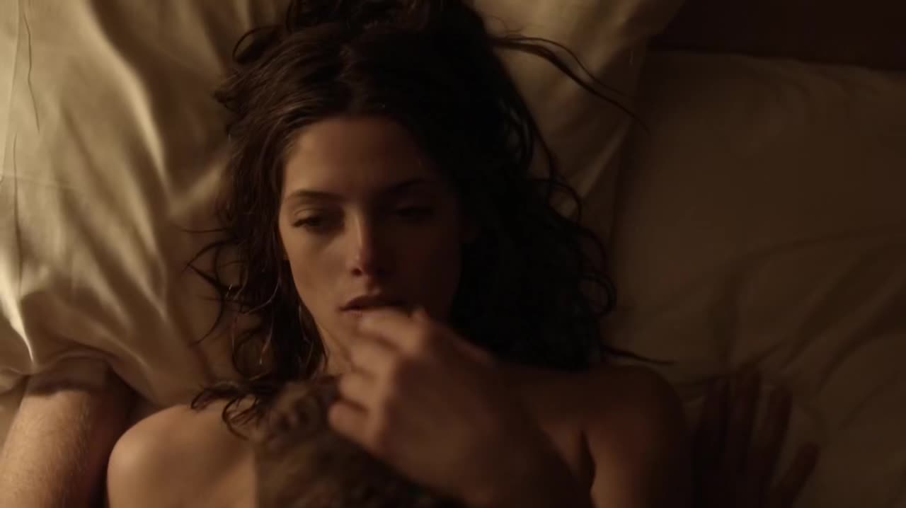 Ashley-Greene-dot-NL-Rouge3x18-00285.jpg