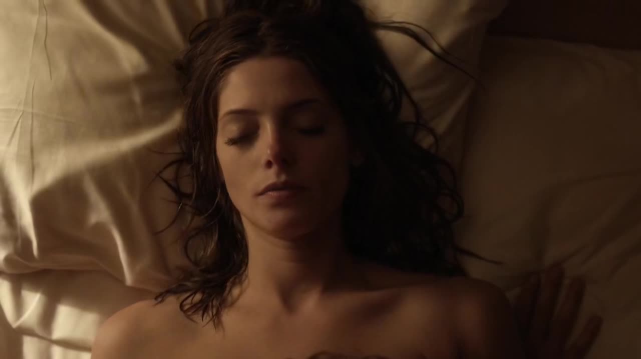 Ashley-Greene-dot-NL-Rouge3x18-00286.jpg