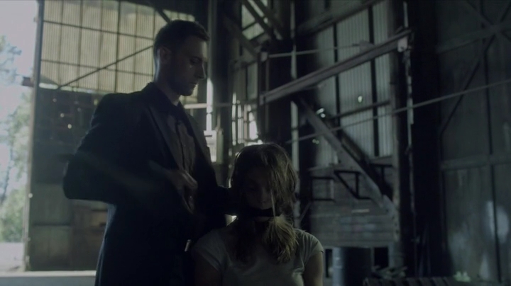 Ashley-Greene-dot-nl_Rogue4x02HowtheLightGetsIn-0004.jpg