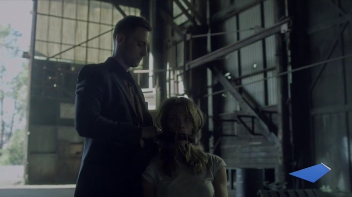 Ashley-Greene-dot-nl_Rogue4x02HowtheLightGetsIn-0005.jpg