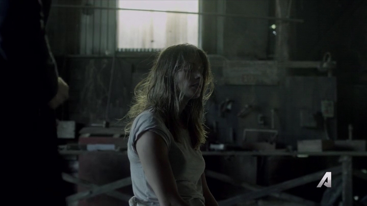 Ashley-Greene-dot-nl_Rogue4x02HowtheLightGetsIn-0008.jpg