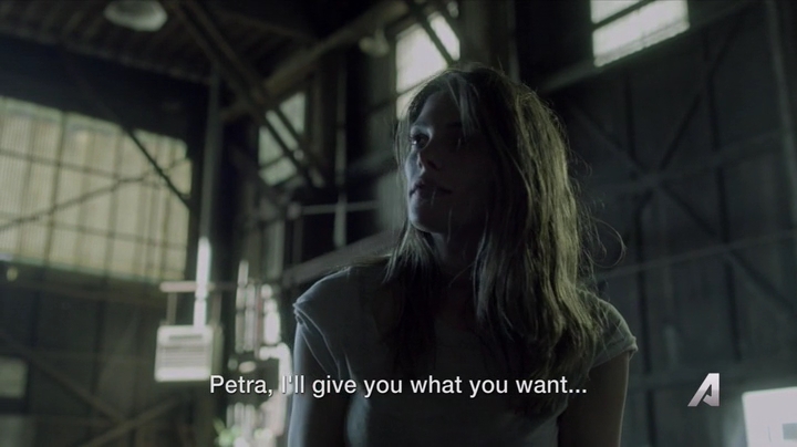 Ashley-Greene-dot-nl_Rogue4x02HowtheLightGetsIn-0045.jpg
