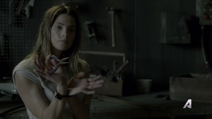 Ashley-Greene-dot-nl_Rogue4x02HowtheLightGetsIn-0054.jpg