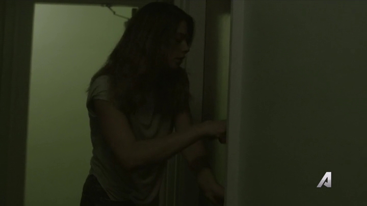 Ashley-Greene-dot-nl_Rogue4x02HowtheLightGetsIn-0076.jpg