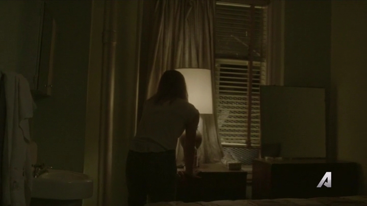 Ashley-Greene-dot-nl_Rogue4x02HowtheLightGetsIn-0088.jpg