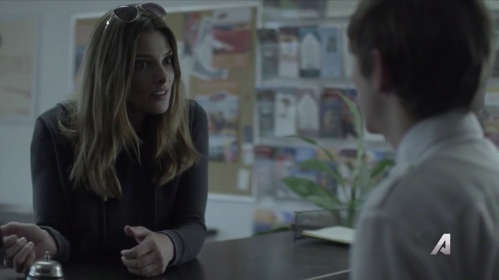 Ashley-Greene-dot-nl_Rogue4x02HowtheLightGetsIn-0205.jpg