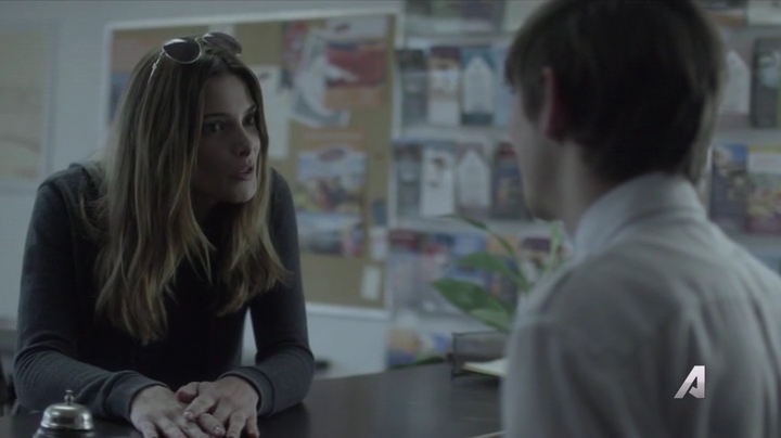 Ashley-Greene-dot-nl_Rogue4x02HowtheLightGetsIn-0209.jpg