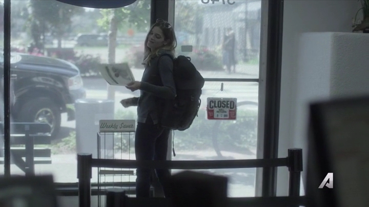Ashley-Greene-dot-nl_Rogue4x02HowtheLightGetsIn-0221.jpg