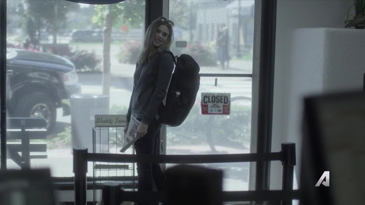 Ashley-Greene-dot-nl_Rogue4x02HowtheLightGetsIn-0222.jpg