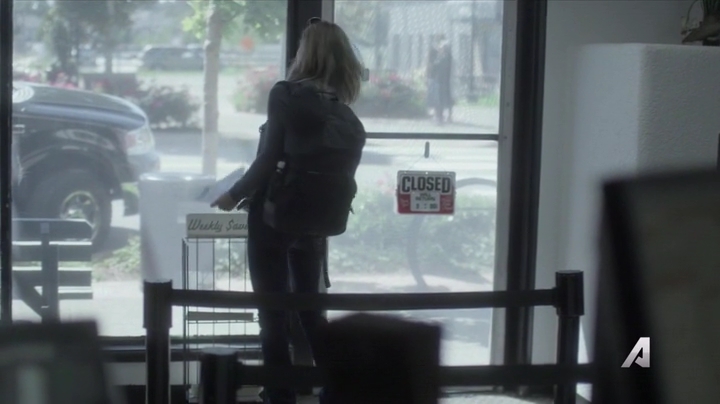 Ashley-Greene-dot-nl_Rogue4x02HowtheLightGetsIn-0223.jpg