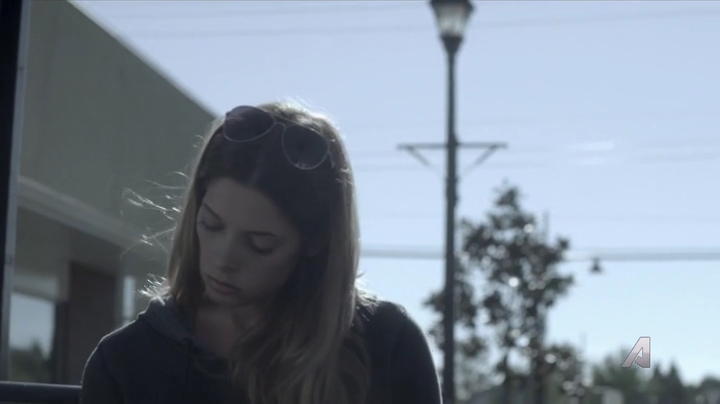 Ashley-Greene-dot-nl_Rogue4x02HowtheLightGetsIn-0239.jpg