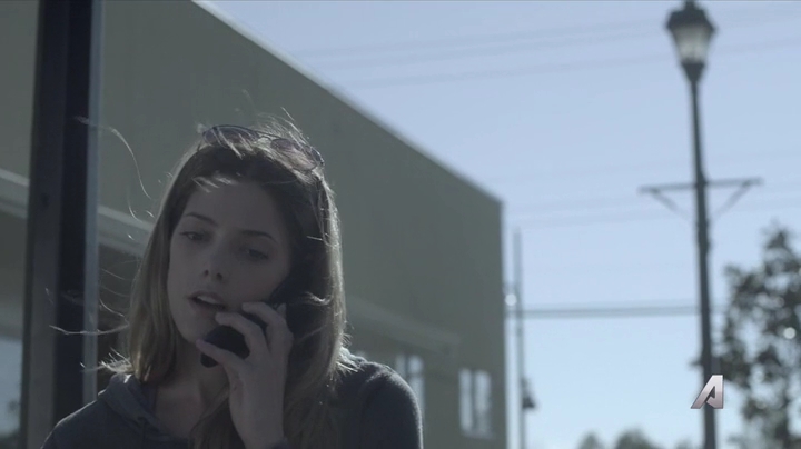 Ashley-Greene-dot-nl_Rogue4x02HowtheLightGetsIn-0240.jpg