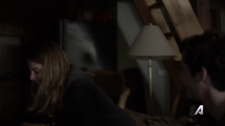 Ashley-Greene-dot-nl_Rogue4x02HowtheLightGetsIn-0267.jpg