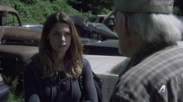 Ashley-Greene-dot-nl_Rogue4x02HowtheLightGetsIn-0352.jpg